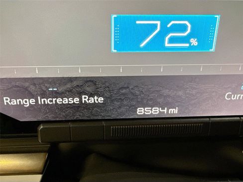 Used 2024 GMC Hummer EV 2X w/ Extreme Off-Road Package image 7