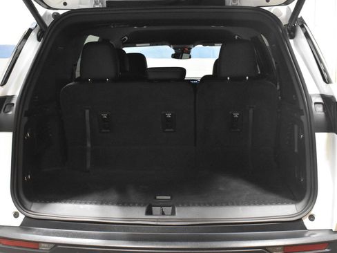 Used 2025 Chevrolet Traverse LT w/ LPO, Floor Liner Package AWD/4WD image 24