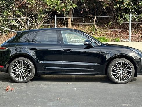 Used 2025 Porsche Macan image 6
