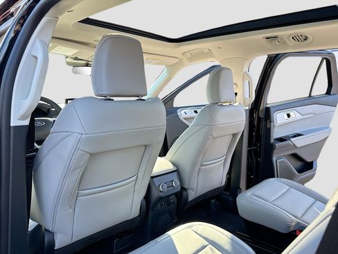 New 2026 Ford Explorer Active w/ Active Comfort Package image 6
