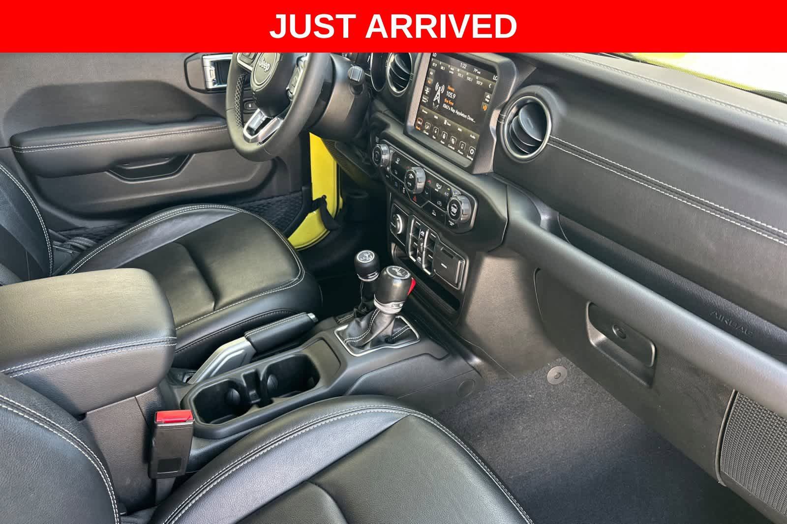 Used 2023 Jeep Wrangler Unlimited Sahara AWD/4WD image 17