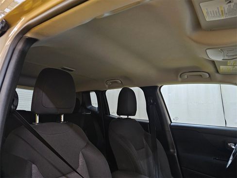 Used 2016 Jeep Renegade Latitude image 11