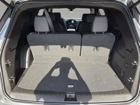 Used 2023 Chevrolet Traverse High Country FWD image 18