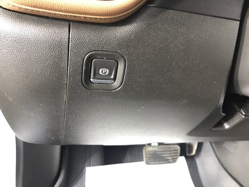 Used 2022 Chevrolet Silverado 2500 High Country w/ Safety Package II image 35