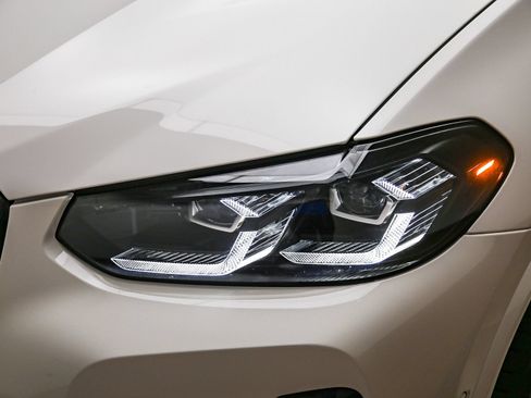 Certified 2024 BMW X4 xDrive30i w/ Premium Package AWD/4WD image 8