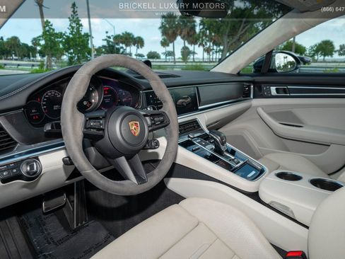Used 2022 Porsche Panamera GTS image 6