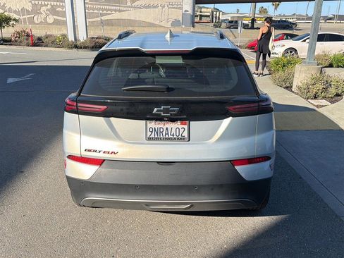 Used 2023 Chevrolet Bolt EUV LT w/ Redline Edition FWD image 7