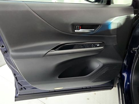 Certified 2022 Toyota Venza LE image 22