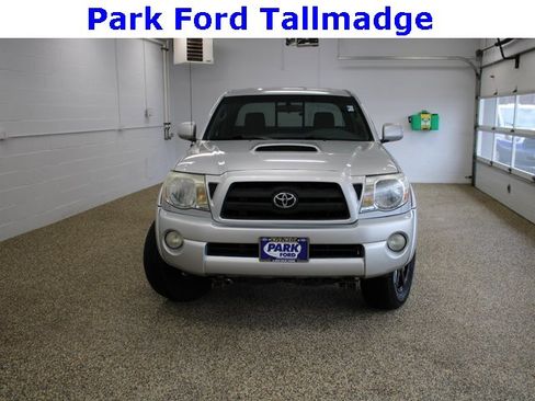 Used 2005 Toyota Tacoma PreRunner image 9
