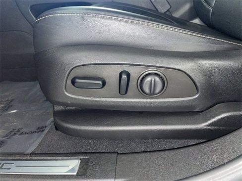 Certified 2023 GMC Acadia SLT w/ Elevation Edition image 25