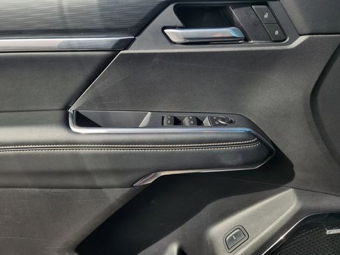 Used 2025 GMC Acadia Elevation image 23