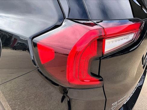 Used 2024 GMC Terrain SLT AWD/4WD image 27