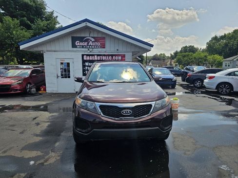Used 2013 Kia Sorento LX FWD image 2