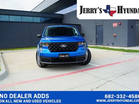Used 2025 Ford Maverick XLT FWD image 2