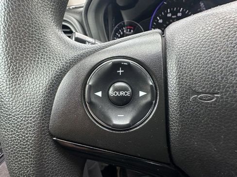 Used 2016 Honda HR-V LX image 19