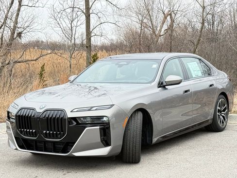 New 2026 BMW 740i xDrive w/ Premium Package image 3