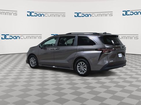 Used 2024 Toyota Sienna XLE image 6