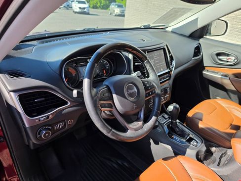 Used 2019 Jeep Cherokee Overland w/ Technology Group AWD/4WD image 20