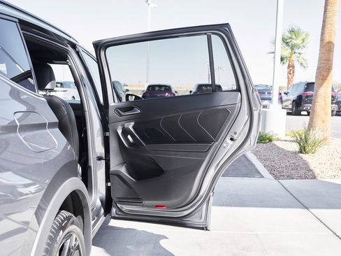 Used 2024 Volkswagen Tiguan SE R-Line image 13