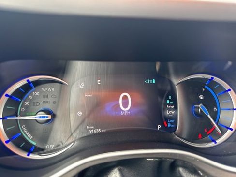 Used 2021 Chrysler Pacifica Touring-L FWD image 25