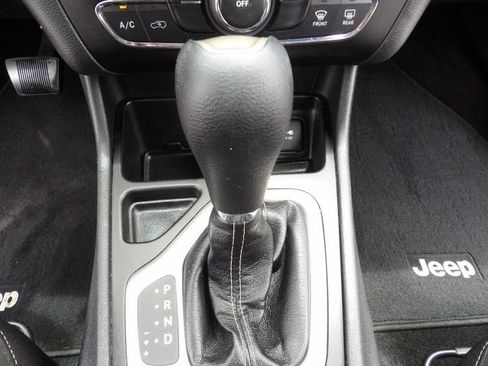 Used 2017 Jeep Cherokee Latitude FWD image 23