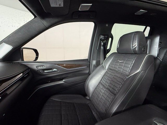 Used 2021 Cadillac Escalade Sport Platinum RWD image 16