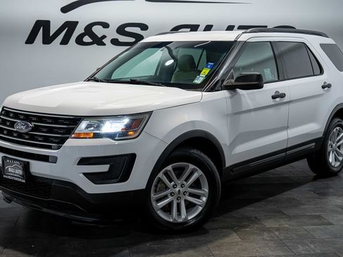 Used 2016 Ford Explorer 4WD image 2