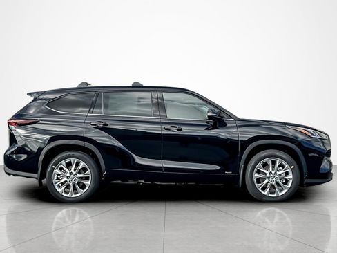 New 2026 Toyota Highlander Limited image 6