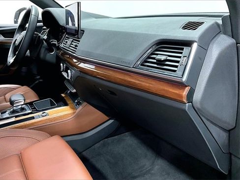 Used 2023 Audi Q5 e Prestige w/ Prestige Package image 15