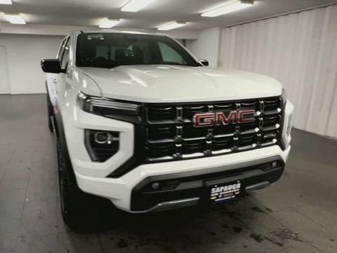Certified 2025 GMC Canyon AT4 w/ AT4 Premium Package AWD/4WD image 3