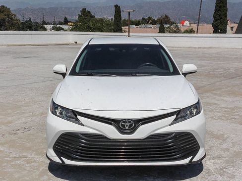 Used 2018 Toyota Camry LE FWD image 2