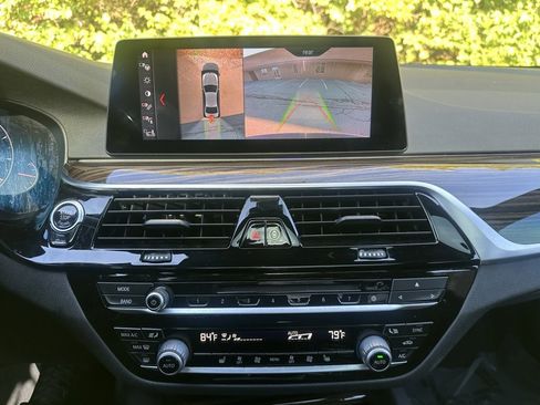 Used 2019 BMW 530i xDrive w/ Dynamic Handling Package image 26