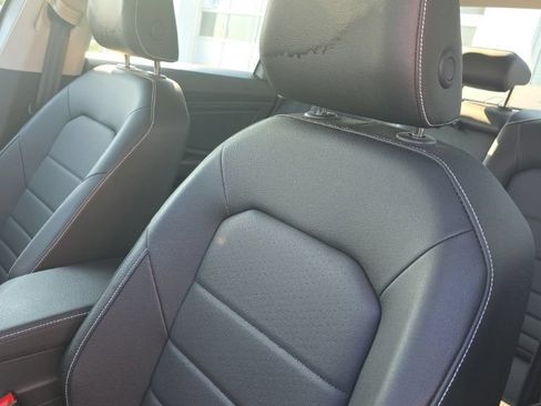 Used 2024 Volkswagen Jetta SE w/ Panoramic Sunroof Package FWD image 6
