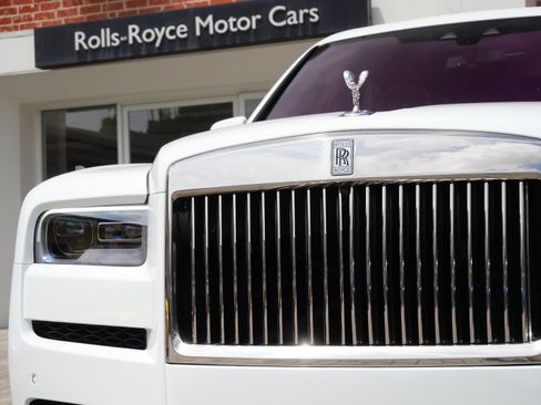 Used 2024 Rolls-Royce Cullinan w/ Cullinan Package AWD/4WD image 7