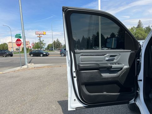 Used 2022 RAM 1500 Big Horn AWD/4WD image 14