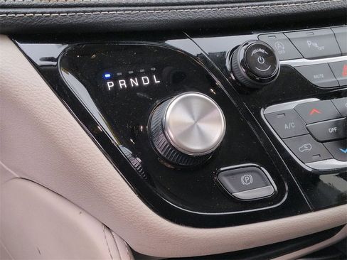 Used 2023 Chrysler Pacifica Limited image 16