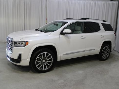 Used 2022 GMC Acadia Denali w/ Denali Technology Package FWD image 32
