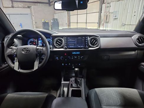 Used 2023 Toyota Tacoma TRD Sport image 12