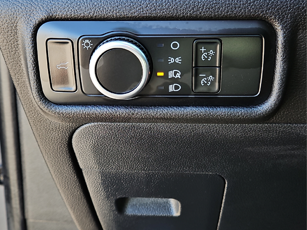Used 2024 Ford Explorer XLT RWD image 19