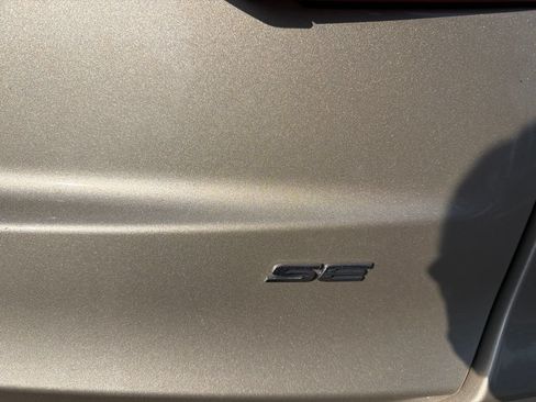 Used 2019 Ford Fusion SE FWD image 9