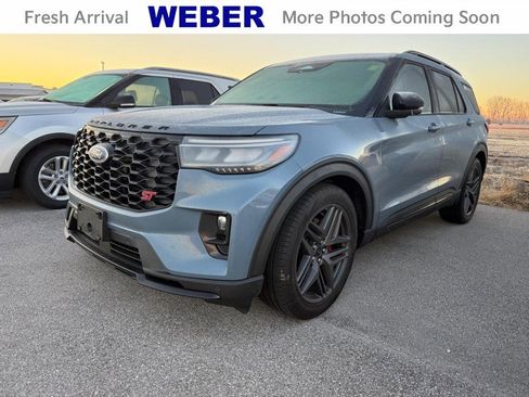 Used 2025 Ford Explorer ST image 1