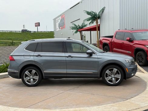 Used 2018 Volkswagen Tiguan SEL Premium AWD/4WD image 2