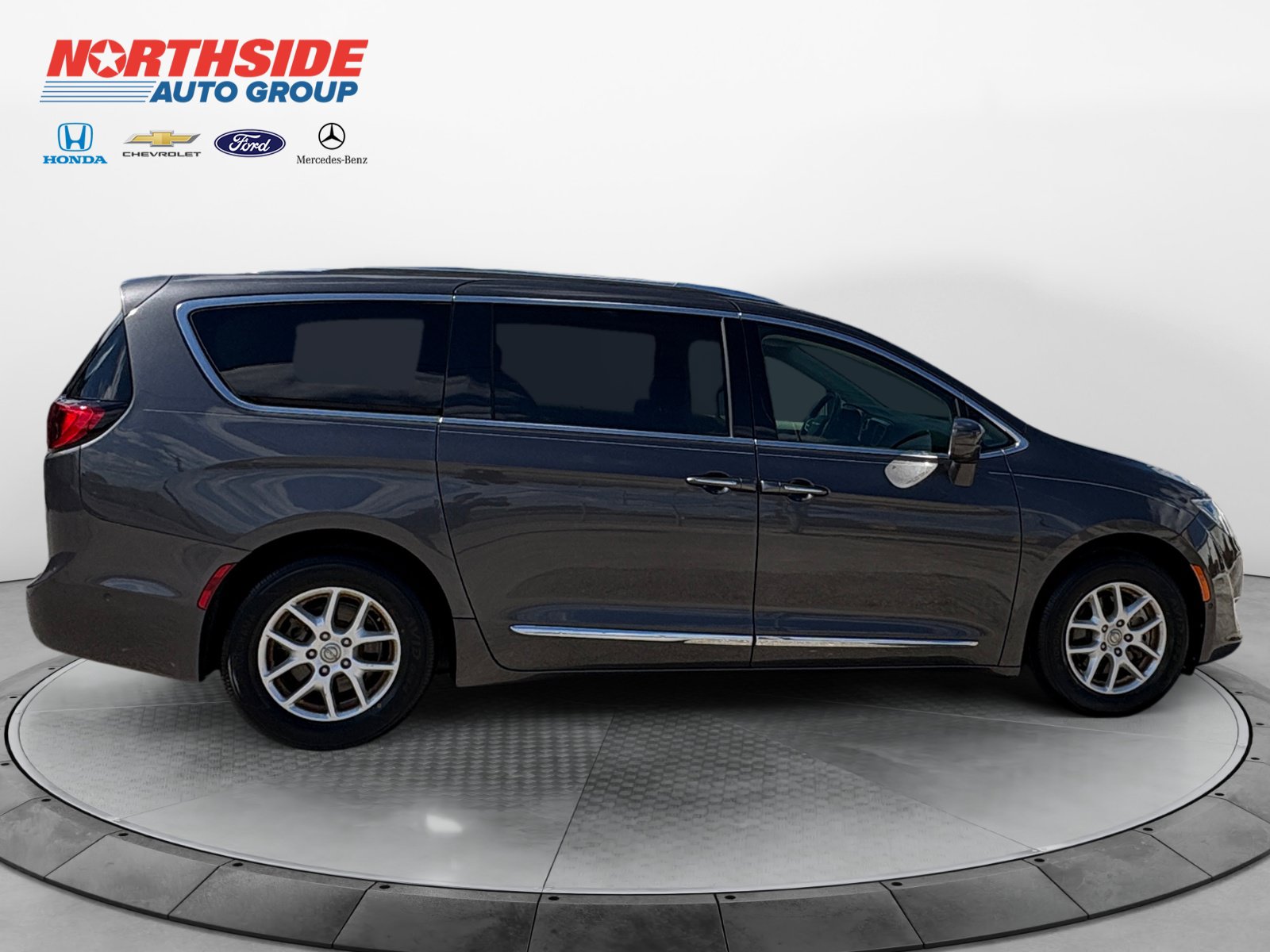 Used 2020 Chrysler Pacifica Touring-L w/ Advanced Safetytec Group FWD image 8