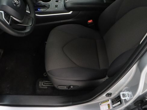 Certified 2025 Toyota Highlander LE FWD image 15