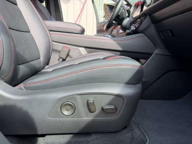 Certified 2026 Chevrolet Traverse RS AWD/4WD image 29