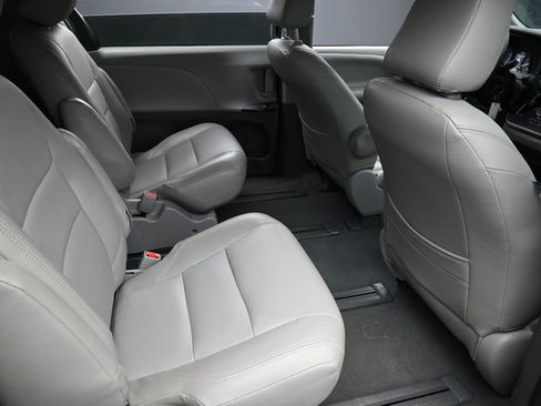 Used 2020 Toyota Sienna L FWD image 28