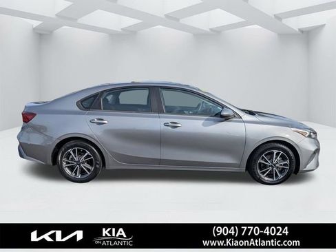 Used 2022 Kia Forte LXS image 2