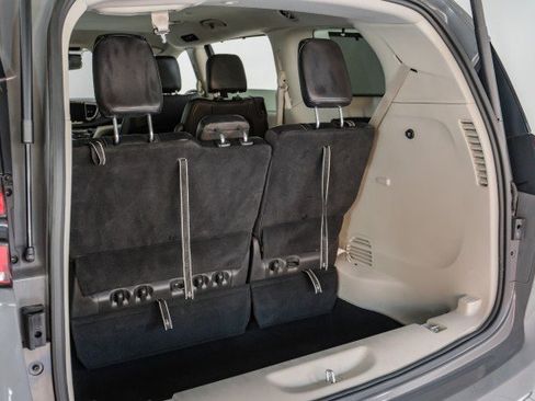 Used 2022 Chrysler Pacifica Touring-L image 44