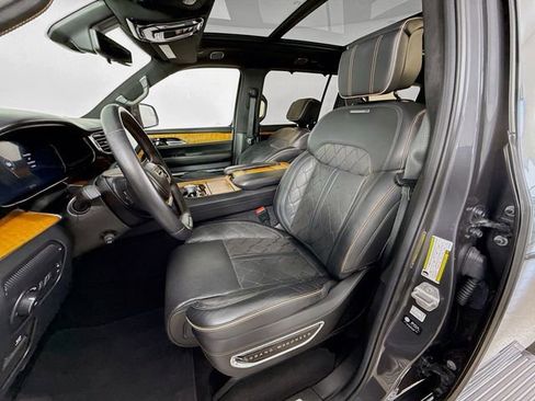 Used 2022 Jeep Grand Wagoneer Series III image 22