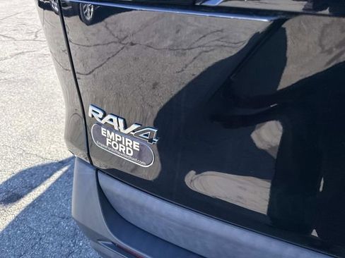 Used 2021 Toyota RAV4 LE image 5